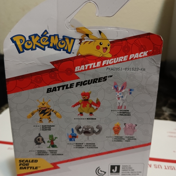 NWT Pokemon battle figures Pikachu and Squirtle - Picture 2 of 2